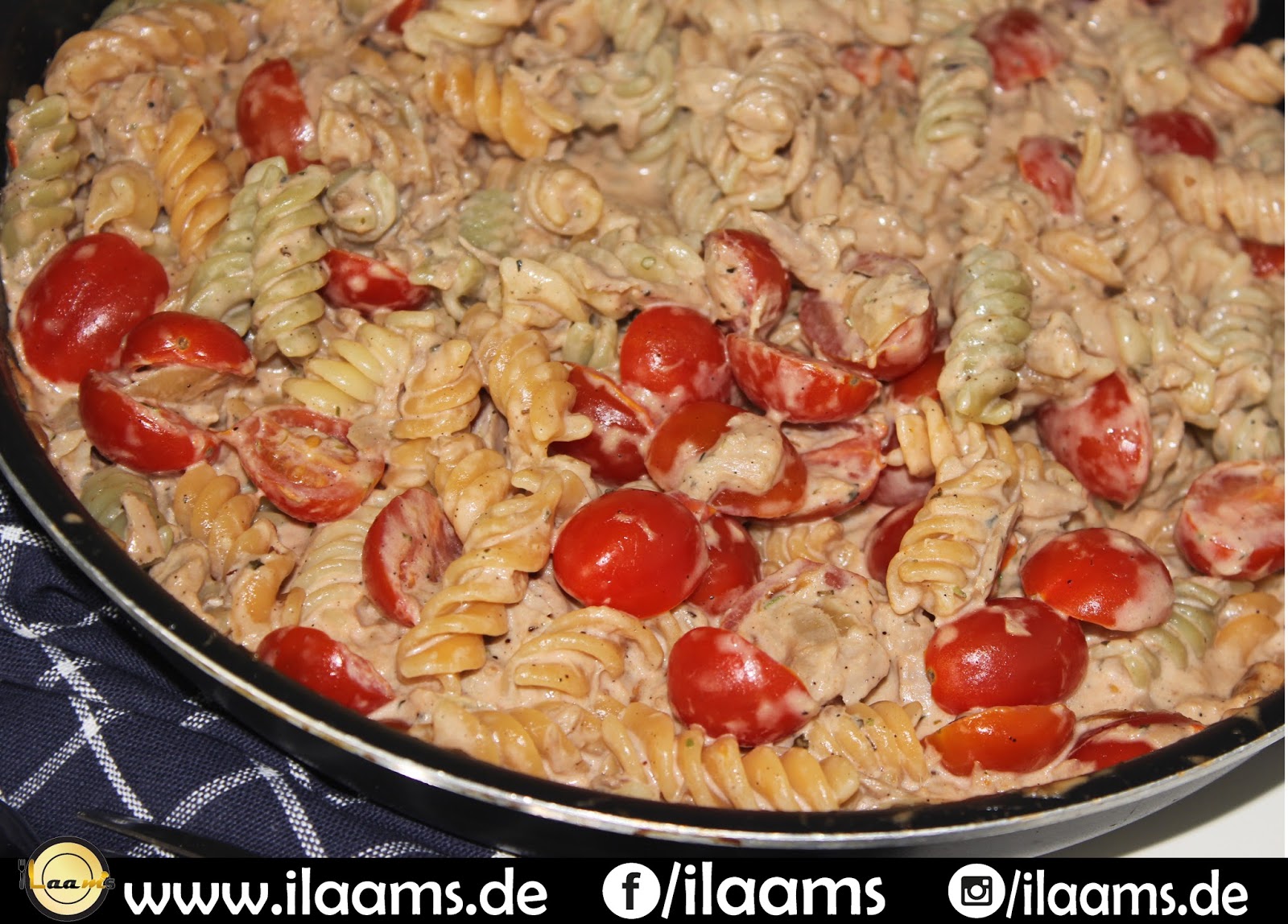 Nudeln mit Tomaten, Thunfisch in Käse-Sahnesauce - ilaams | Kochen ...